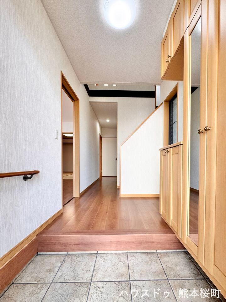 ■「しまう」が叶える美しい玄関■大容量のシューズボックスがあることでいつも整理された、気持ちの良い「家の顔」を保てます。