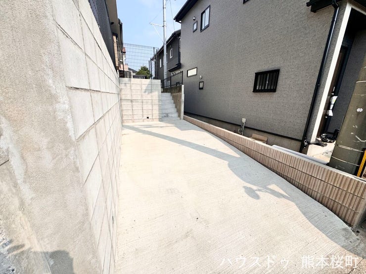 ■車と趣味の幅が広がる場所■単なる駐車スペースではない、洗車やタイヤ交換、DIYにも使える多目的な屋外スペースです。