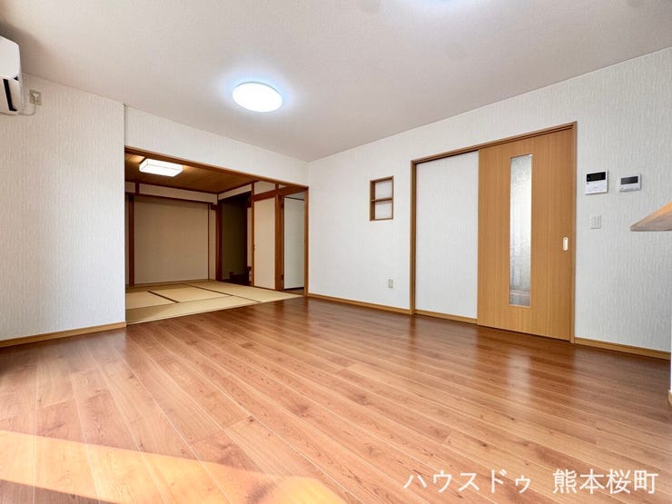 ■安らぎと笑顔の中心地■陽光が優しく降り注ぎ、会話が自然と弾む。ここでは、毎日が特別な時間へと変わります。