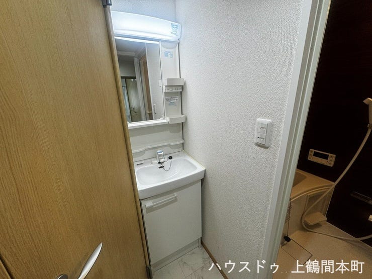 毎日の身支度が快適に行える、使い勝手の良い洗面化粧台