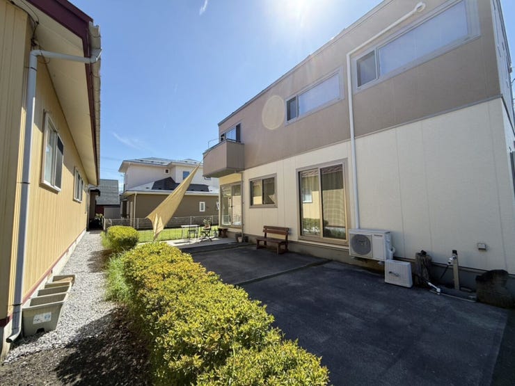 現地(2026年8月)撮影
◎現地案内予約受付中!◎
庭は道路に面していないため通りからの視線が気にならずプライベート感たっぷり!お子様やペットの道路飛び出しの心配がなく過ごせるのが嬉しいですね◎