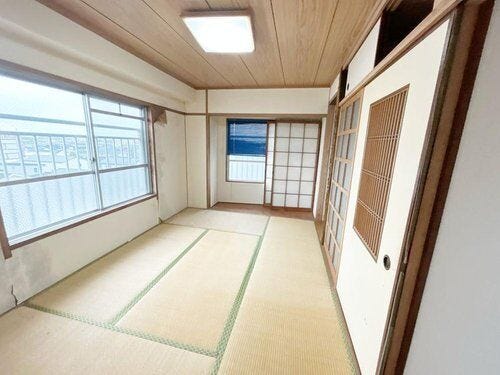 和室は洋間に変更予定です。床の張替え、クロスの張替えを行う予定です。