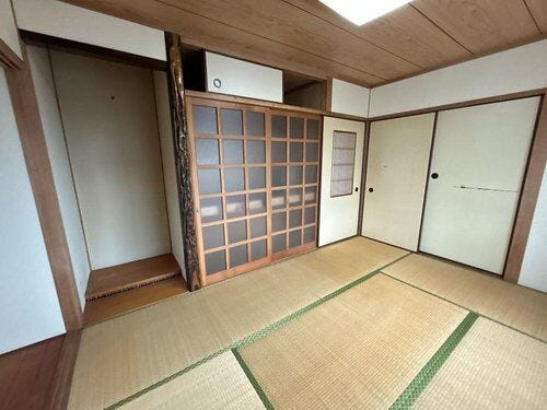 和室は洋間に変更予定です。床の張替え、クロスの張替えを行う予定です。