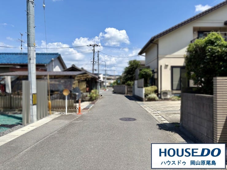 東側前面道路は約4mの幅員です。