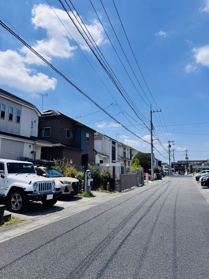 開発分譲住宅街で綺麗な街並みです。