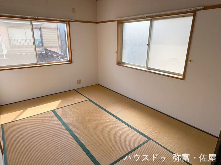 2面採光を確保した明るい和室は、風通しも良く居心地の良い空間です♪