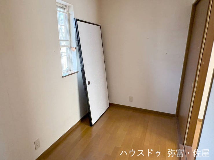 2箇所から出入り可能な納戸付!洋服や季節の家電、掃除道具など片付けられます(^^)