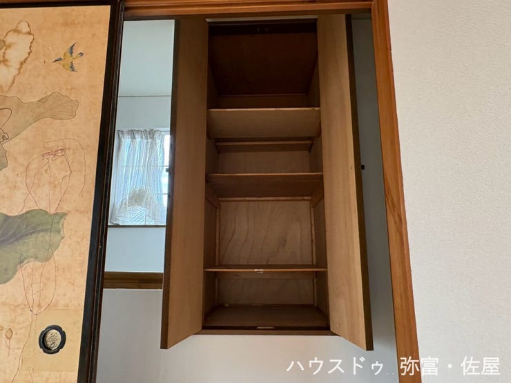 2階の廊下収納は小物や掃除道具など片付けられます(^^)/