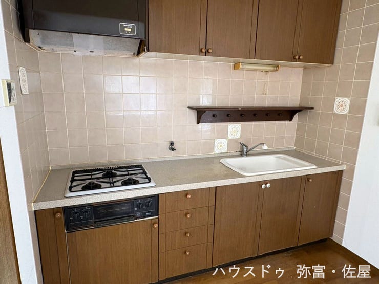 収納付のシステムキッチン!!小物から背の高いものまで、すっきり、たっぷり収納できます♪