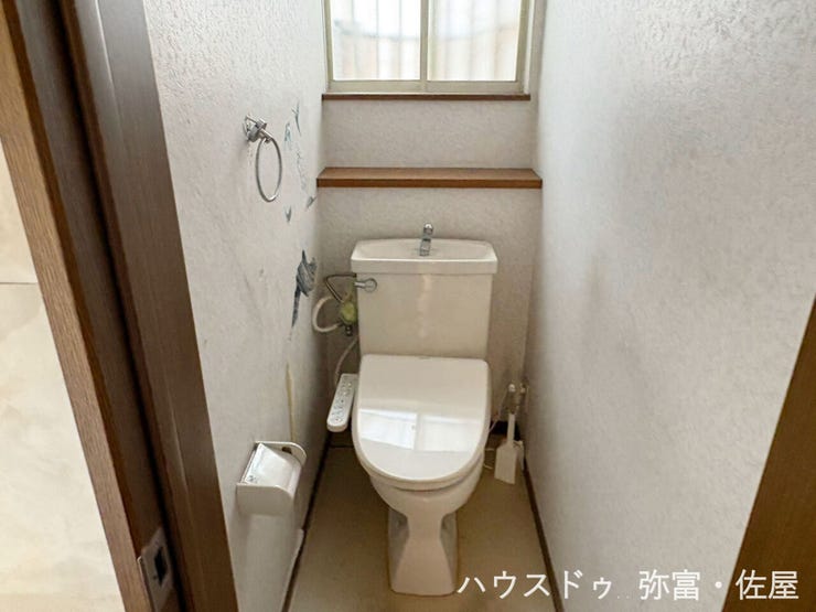 1階トイレは快適な温水洗浄便座付!