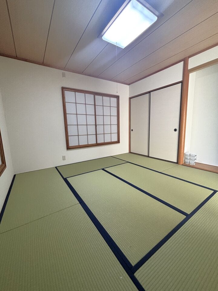 落ち着いた和室でのんびりとしてみませんか。畳は表替えをしています!