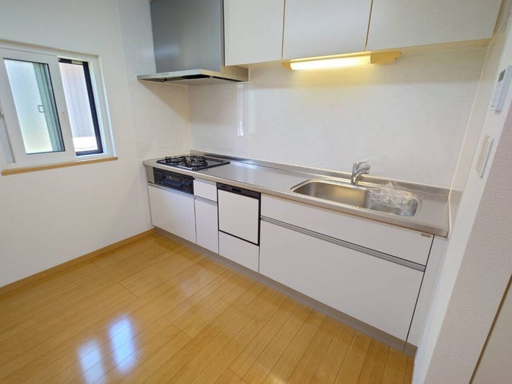 白くて清潔感がありますね。リビングからは見えない場所にあってお客様がみえても安心ですね。