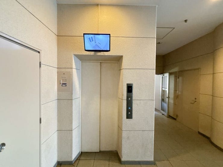 エレベーター付のマンションです。