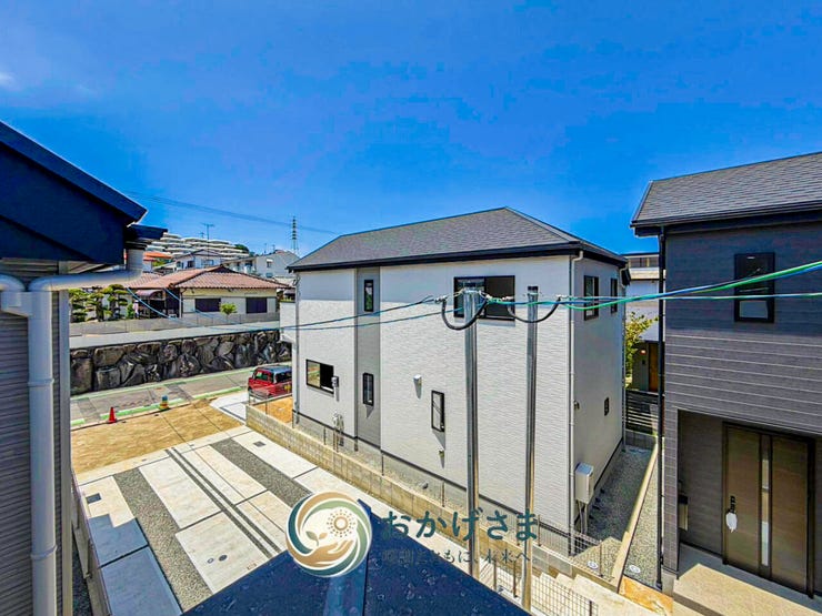 【眺望】
バルコニーからの心地よい眺望。周辺は閑静な住宅街で、高い建物がなく開放感があります。