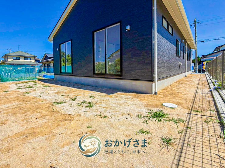 【庭】
リビングから出入りできる、日当たりの良い広々とした庭スペース。ガーデニングやDIYも楽しめます。