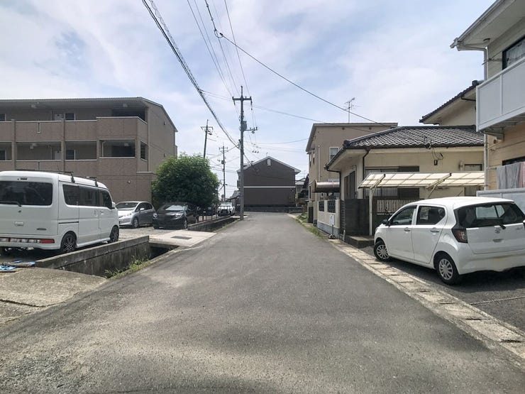 前面道路からのアクセスが良く、閑静な住宅街です。