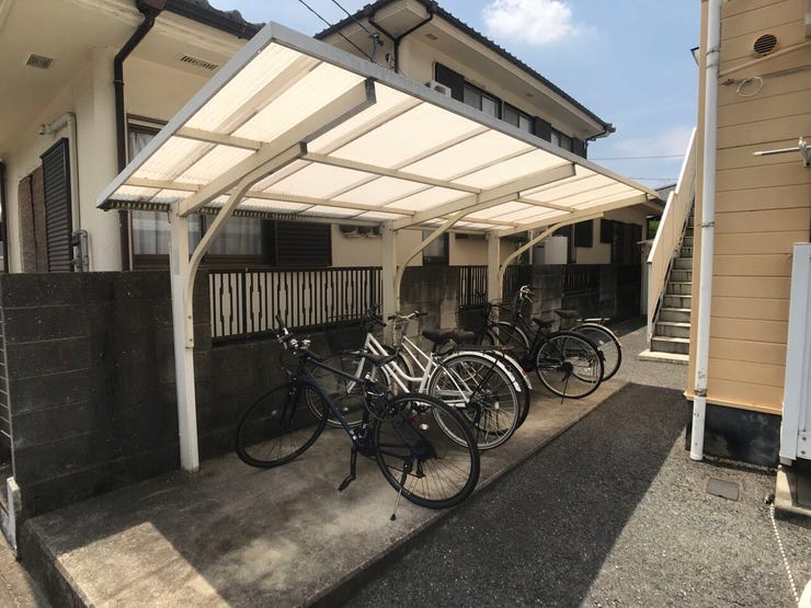 屋根付きの駐輪場を完備しています。