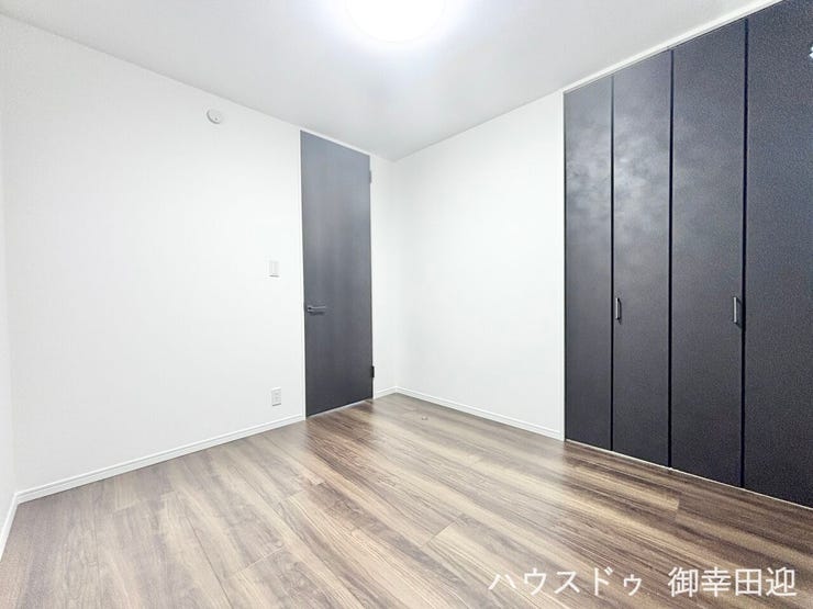 ■2階洋室①■寝室、書斎、趣味の部屋。家族の成長やライフスタイルに合わせ、様々な使い方ができる快適な空間です。
