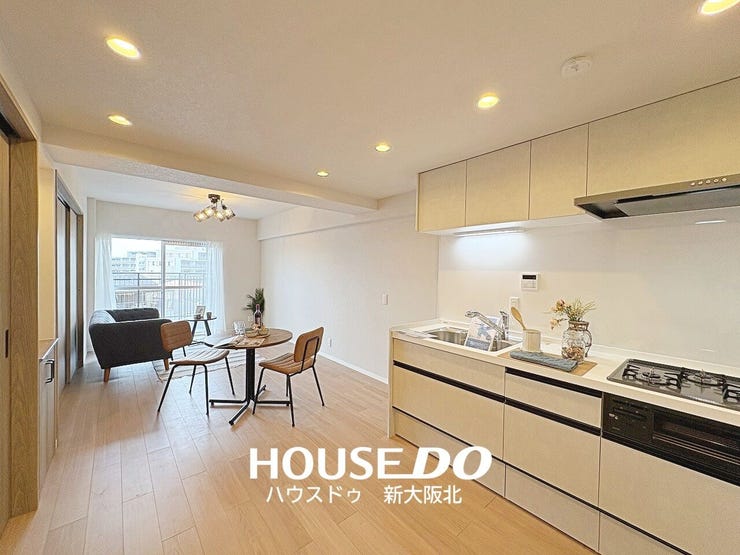 ■リビングに面したお部屋は、扉を開ければ広々としたリビングとしてお使いいただけます!
■ご家族の人数やライフスタイルに合わせてお部屋の用途を使い分けていただくことができますよ!