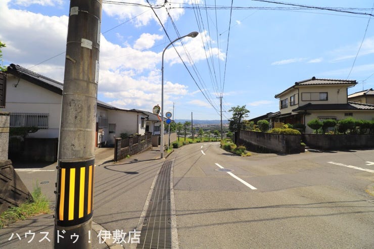 武岡３丁目 売土地 【前面道路】
西側前面道路、南方面
歩道付で小さなお子様にも安心です