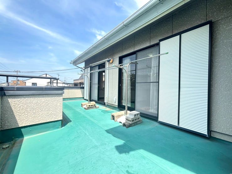 南向きの大型バルコニーは陽当り良好で、たっぷりのお洗濯物もよく乾きます!