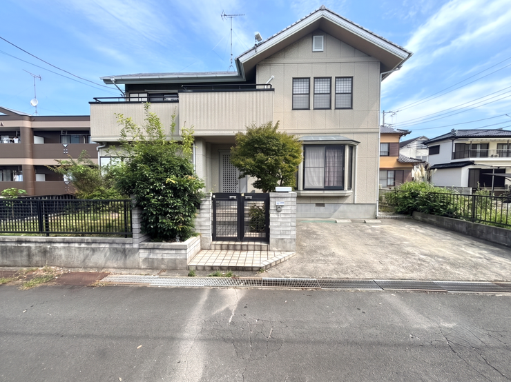 長く愛着を持って住んでいただきたいからこそ飽きのこないシンプルな色目!