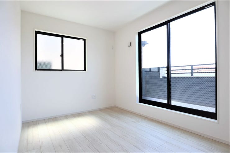 洋室 同仕様
2面採光のお部屋は明るく風通しの良いお部屋です♪