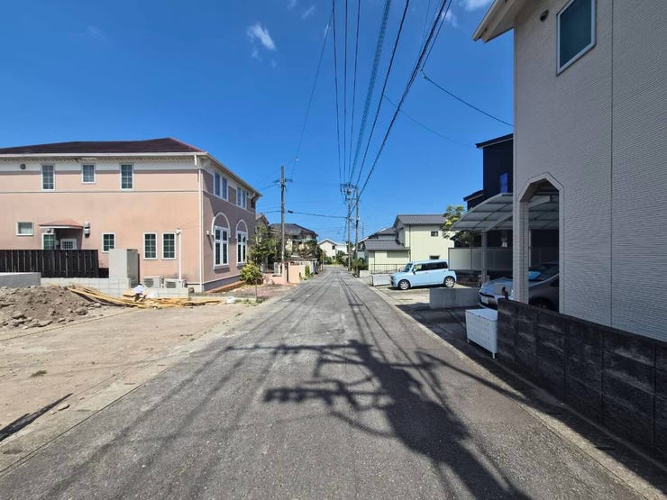 前面道路です。
完成イメージパースです。
同施工会社の完成物件で内覧も可能です◎