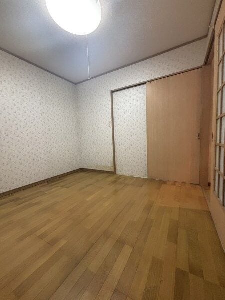 シンプルな洋室です。住む方によってアレンジを楽しめますね。
