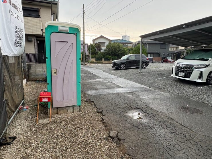穏やかな街並みに面した見通しの良い前面道路。車の動きが分かりやすくスムーズに通行できるため、毎日のお出かけも安心感を持ちながら心地よくスタートできます。