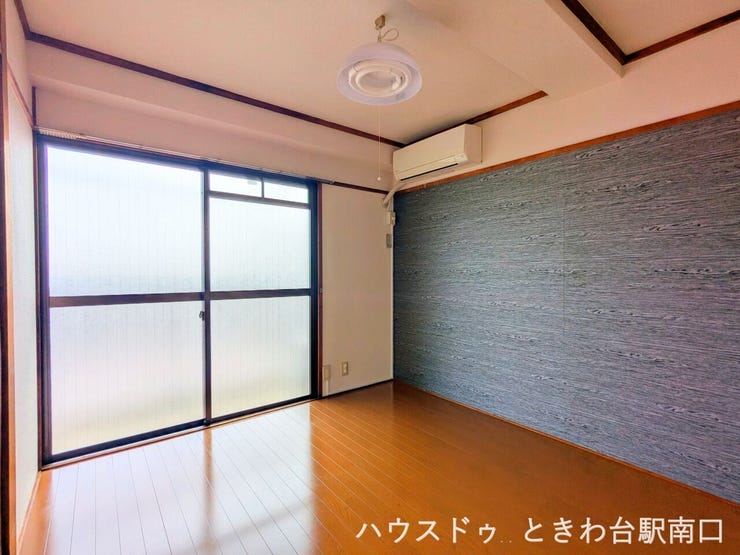 【寝室】
最上階・ワイドスパンを活かした2Kの間取り。13分の駅徒歩圏内で、民泊や事務所としても検討可能です。