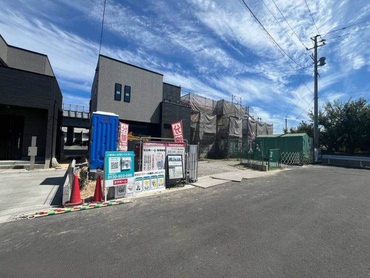 左側から見た外観です。~建築中~