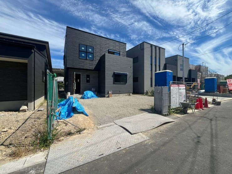 左側から見た外観です。~建築中~
