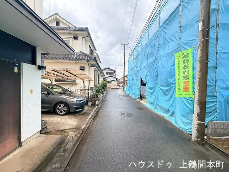 車通りが比較的落ち着いた前面道路で、穏やかな暮らしを演出。