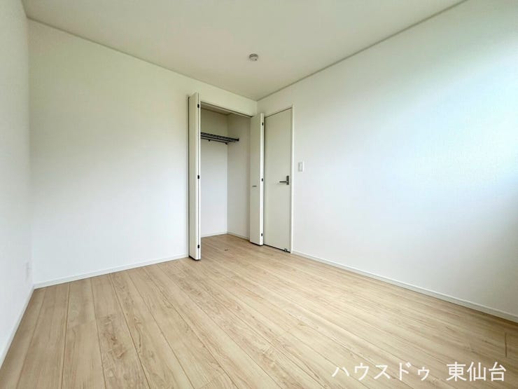 約4.5帖の洋室です♪