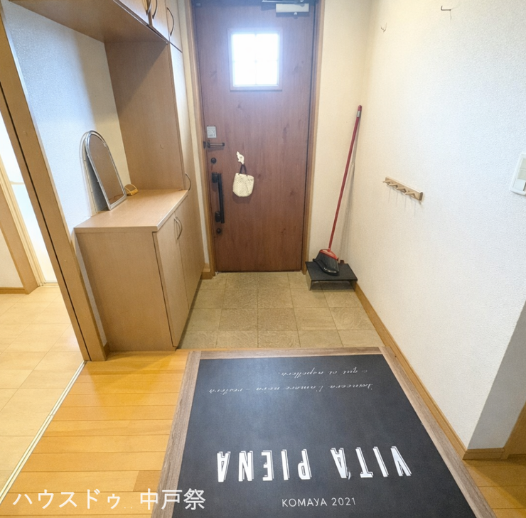 帰ってきた瞬間にほっとできる玄関
木の風合いと整えられた収納が、毎日の暮らしを心地よくしてくれます!