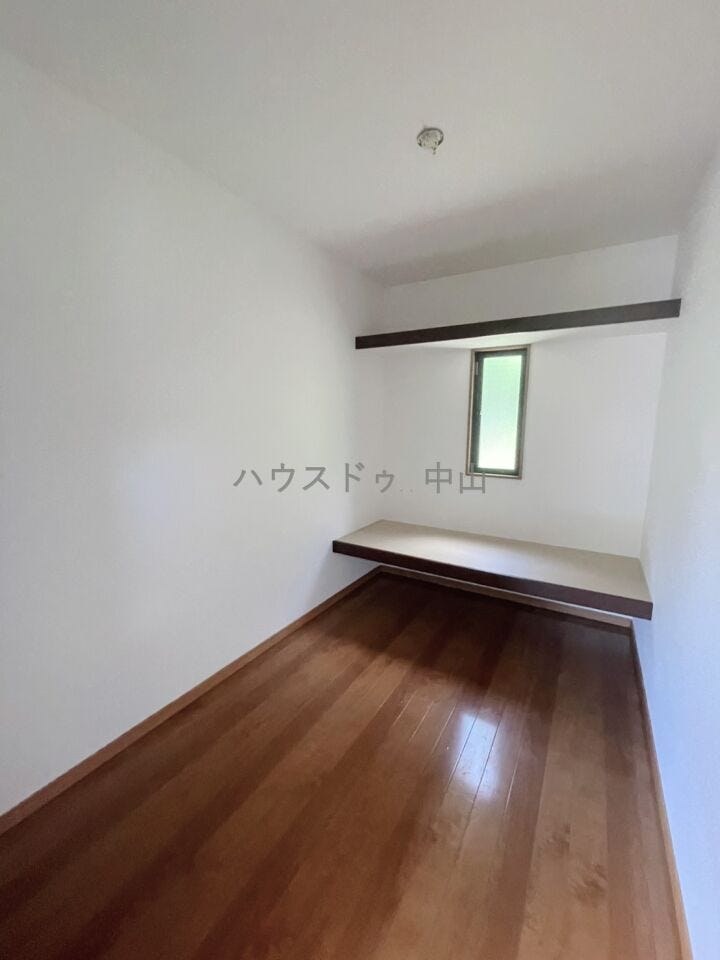 \たっぷり収納できるウォークインクローゼット/
衣類や季節物もすっきり収まる大容量設計。整理整頓がしやすく、毎日のコーディネートも快適に楽しめます。