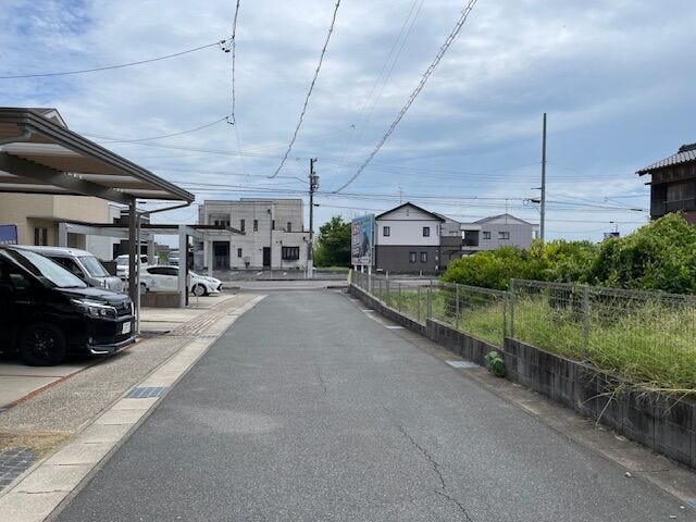 気になる方は、ご案内させていただきます。
お気軽にお問い合わせください。
お問い合わせは「ハウスドゥ 清須」まで!
名鉄新清洲駅から西へ。十六銀行さんの前です!