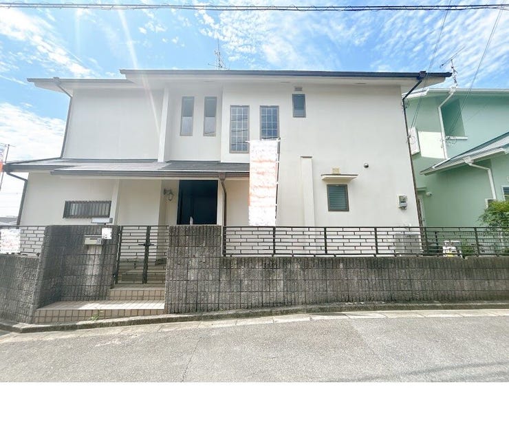 【外観】
「大和西大寺駅」よりバス乗車15分、バス停「平城中山北口」より徒歩3分の立地◎