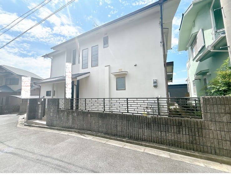 落ち着いた雰囲気の閑静な住宅街で環境の良い立地です。