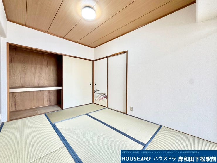 落ち着いた雰囲気の和室の写真です。畳や収納(床の間・押入れなど)が備えられており、リラックスできる空間となっています。客間や寝室など、多用途に活用できる使い勝手の良い間取りが魅力です!