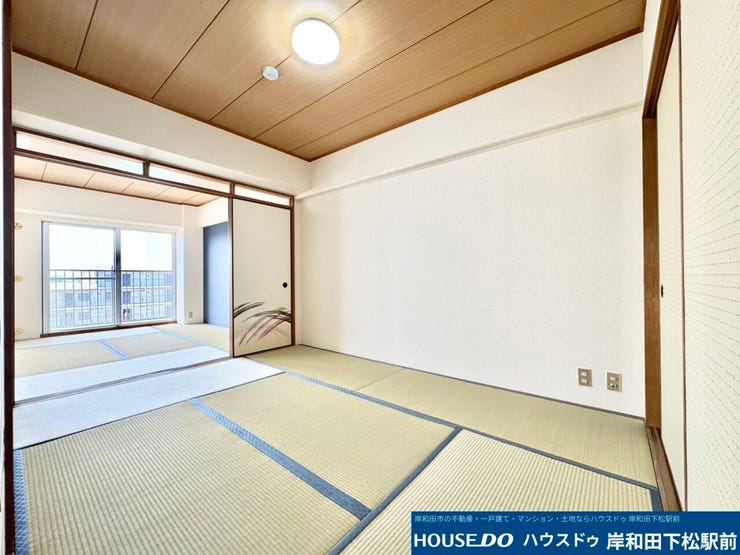 心安らぐ落ち着いた雰囲気の和室スペースです!い草の心地よい香りが漂う空間となっており、足を伸ばしてゆったりとくつろぐことができます。客間やお子様の遊び場としても大変おすすめな、とっても便利な場所です!