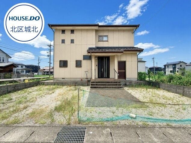 【外観】
土地面積83坪超・建物面積144㎡超!鉄骨造2階建、駐車3台以上可能な4LDK+Sです。