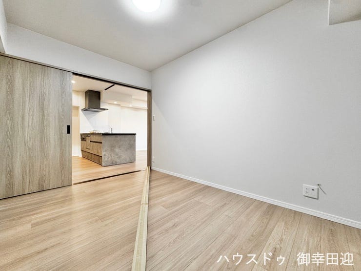 ■5.4帖洋室■寝室、書斎、趣味の部屋。家族の成長やライフスタイルに合わせ、様々な使い方ができる快適な空間です。