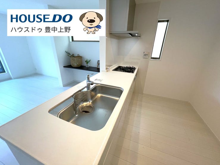 食洗機付きのカウンターキッチンが、毎日の家事をやさしくサポート。家族の時間が心地よくなるキッチンです。