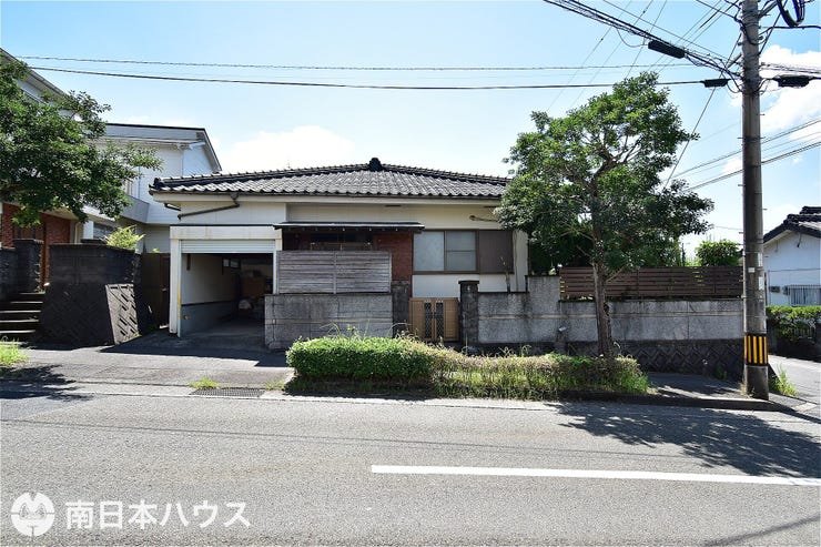 【外観】
南西角地【敷地面積226.29㎡(68.45坪)】建築条件なし!
建物解体渡しです!