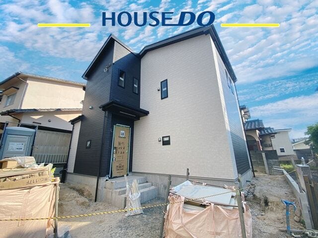 【外観】
車3台×充実設備♪家族みんなが快適に暮らせる、安心と便利を備えた新築住宅!