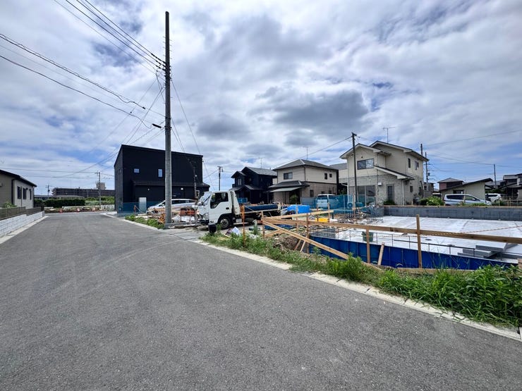 21号棟 前面道路6.4M市道
車の出入りもゆったりできます