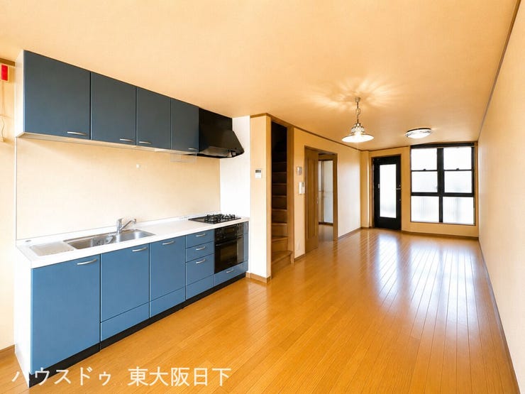 LDK:家族みんなが爽やかに健やかに過ごせるように、溢れる光をたっぷり取り込んだリビングダイニング。集いの場、憩いの場としての快適性を求めたやすらぎの空間です♪