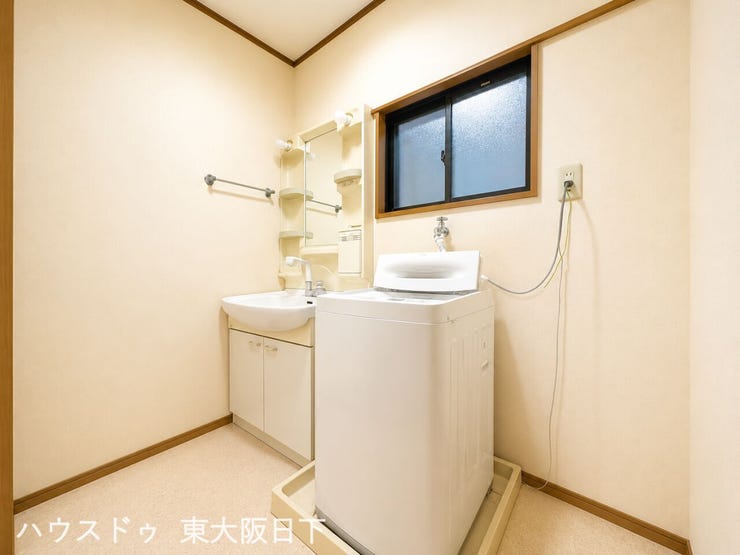 洗面所:独立洗面台。幅が広く、収納も豊富です♪